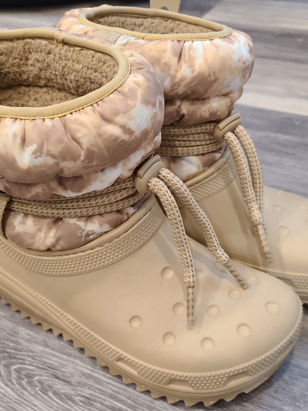 CROCS Beige Puffer Winter Boots with Marbled Cuff